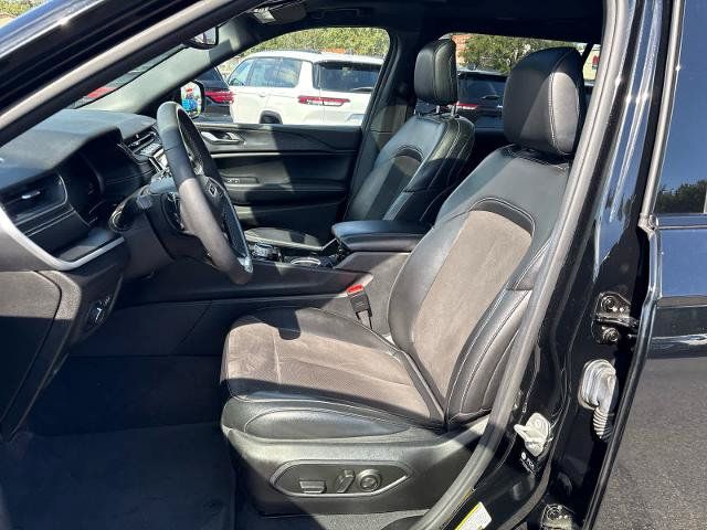 Used 2023 Jeep Grand Cherokee L Laredo AWD/4WD image 16
