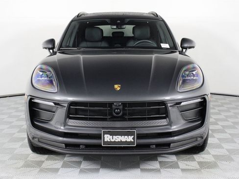 Certified 2025 Porsche Macan image 10