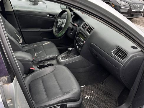 Used 2011 Volkswagen Jetta SE FWD image 7