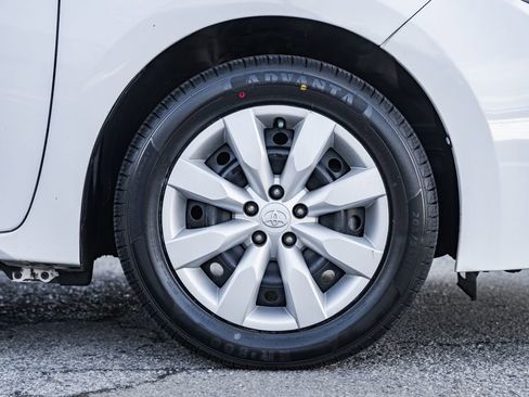 Used 2015 Toyota Corolla LE image 13