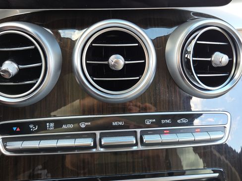 Used 2022 Mercedes-Benz GLC 300 image 32