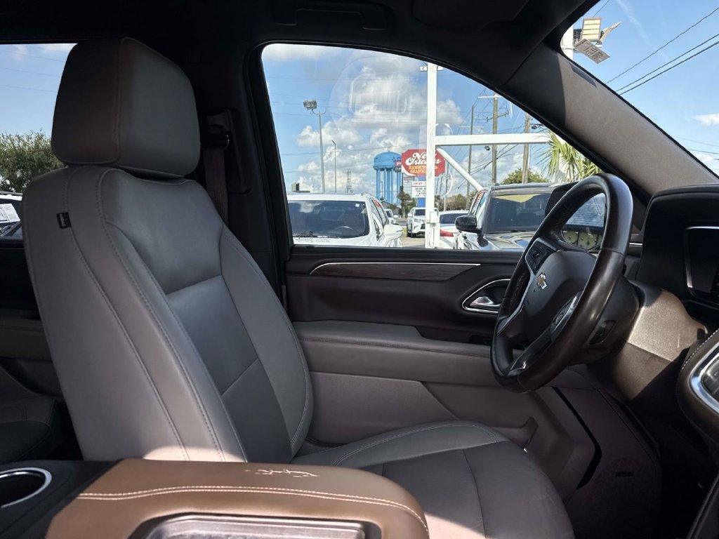Used 2022 Chevrolet Tahoe LT w/ Luxury Package RWD image 13