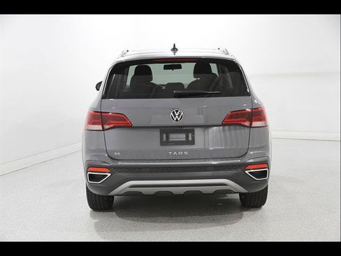 Certified 2022 Volkswagen Taos SE FWD image 19