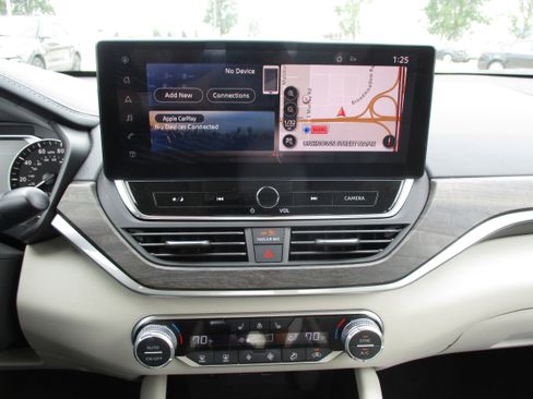 Used 2023 Nissan Altima 2.5 SL FWD image 13
