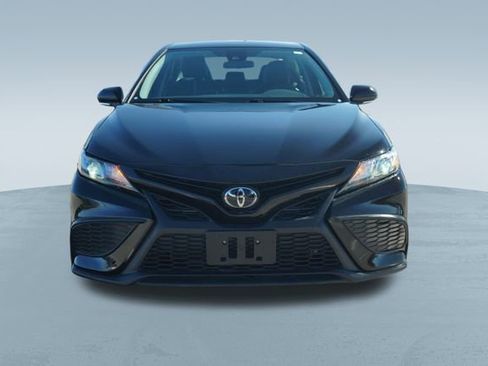 Used 2024 Toyota Camry SE image 2