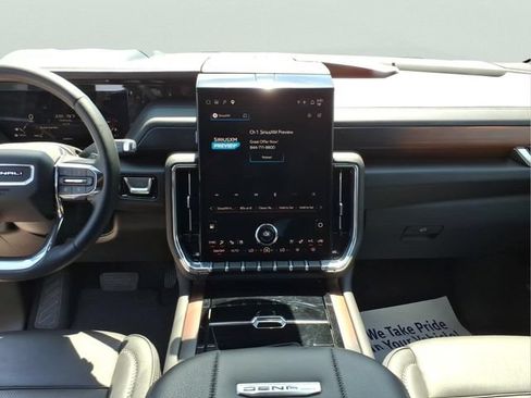 Used 2025 GMC Yukon Denali AWD/4WD image 12
