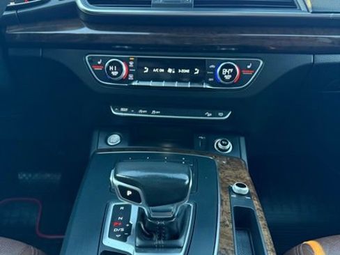 Used 2019 Audi Q5 2.0T Premium w/ Convenience Package image 28