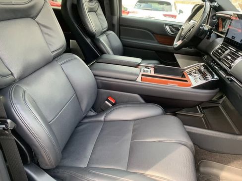 Used 2024 Lincoln Navigator Reserve AWD/4WD image 12