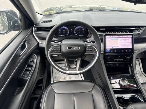 Used 2023 Jeep Grand Cherokee Limited AWD/4WD image 15
