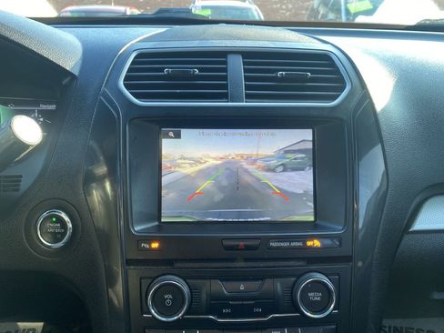 Used 2016 Ford Explorer XLT w/ Equipment Group 202A image 28