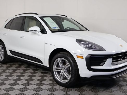 Used 2024 Porsche Macan AWD/4WD image 3