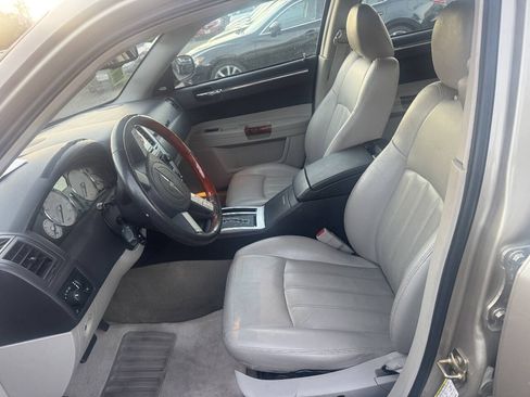 Used 2006 Chrysler 300 C w/ Sound Group II RWD image 9