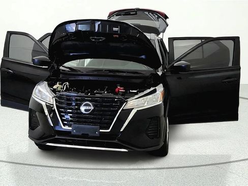 Used 2025 Nissan Kicks Play S FWD image 9