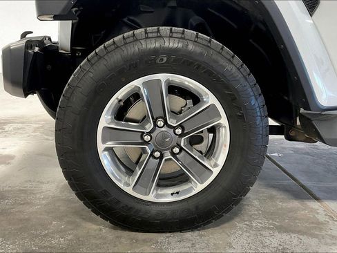 Used 2020 Jeep Wrangler Unlimited Sahara image 11