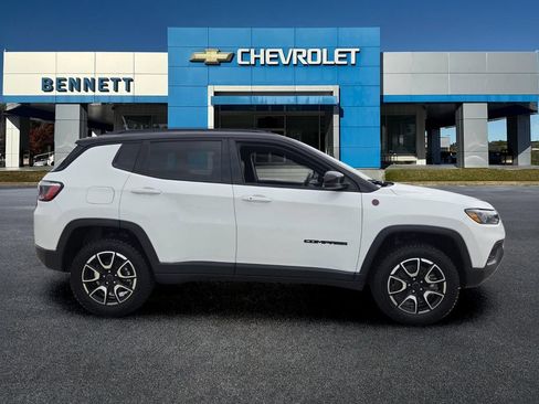 Used 2025 Jeep Compass Trailhawk AWD/4WD image 7