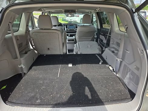 Used 2015 Toyota Highlander Limited FWD image 12