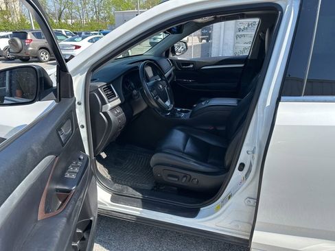 Used 2017 Toyota Highlander XLE image 9