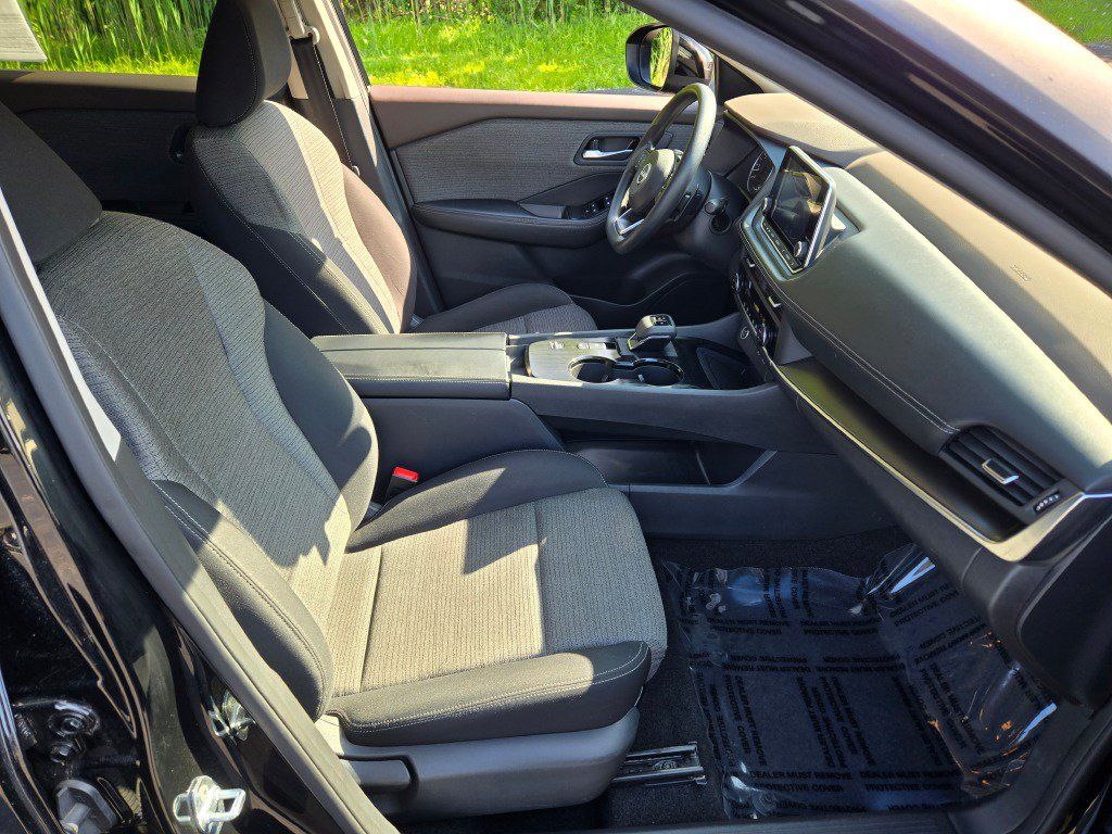 Used 2023 Nissan Rogue SV FWD image 7