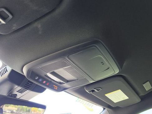 Used 2026 Chevrolet Traverse LT w/ Driver Confidence Package FWD image 30