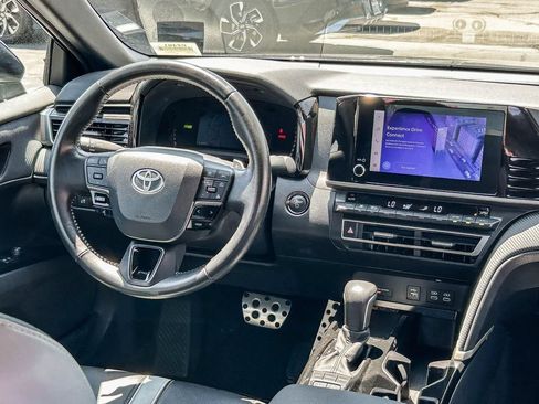 Used 2025 Toyota Camry SE FWD image 13