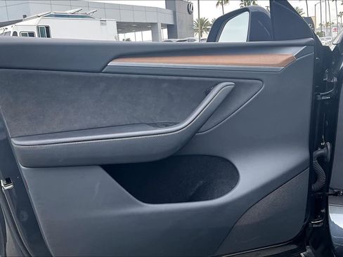 Used 2024 Tesla Model Y Long Range image 21