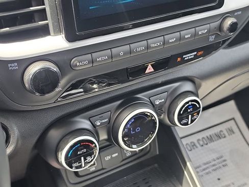 Used 2025 Hyundai Venue Limited image 22