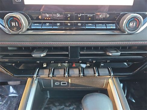 Used 2023 Chevrolet Colorado Z71 w/ Z71 Convenience Package 2 image 18