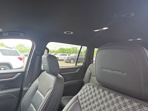 Used 2024 GMC Acadia Denali w/ Super Cruise Package AWD/4WD image 10