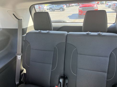 Used 2023 GMC Acadia SLE w/ Driver Convenience Package image 14