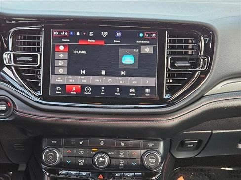 Used 2025 Dodge Durango GT RWD image 13