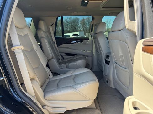 Used 2017 Cadillac Escalade Platinum image 19