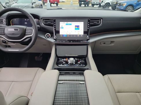 Used 2023 Jeep Wagoneer Series III w/ Premium Group I image 11