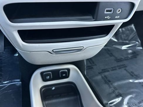 Used 2018 Chrysler Pacifica Touring Plus image 39