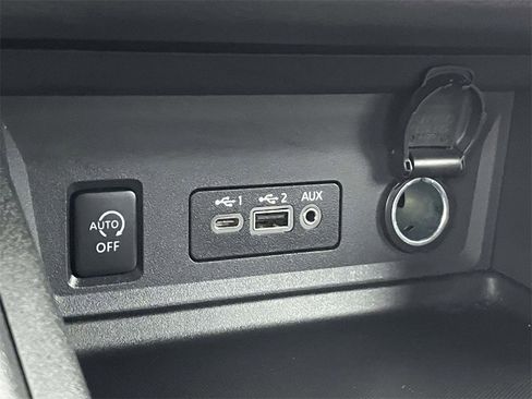 Certified 2025 Nissan Sentra SV image 31