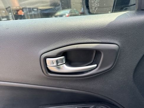 Used 2019 Jeep Compass Latitude w/ Popular Equipment Group FWD image 44