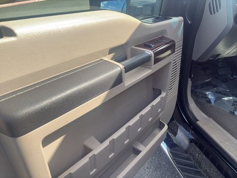 Used 2009 Ford F350 4x4 SuperCab Super Duty image 6