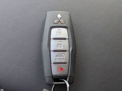 New 2026 Mitsubishi Outlander SE FWD image 33