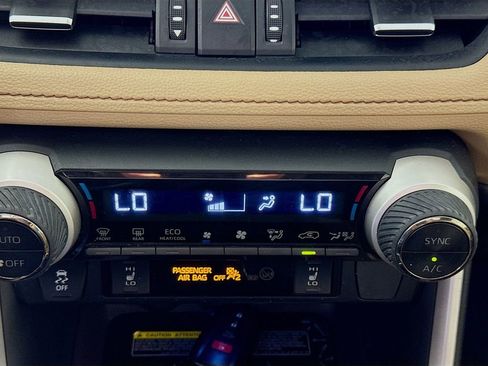 Used 2019 Toyota RAV4 Limited w/ Advanced Technology Package image 18