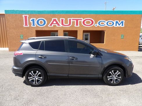 Used 2017 Toyota RAV4 LE FWD image 1