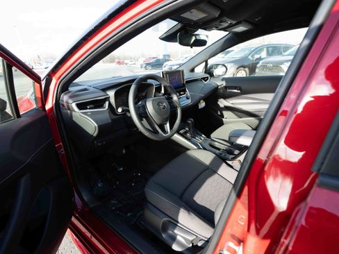 Used 2025 Toyota Corolla SE w/ SE Package image 8