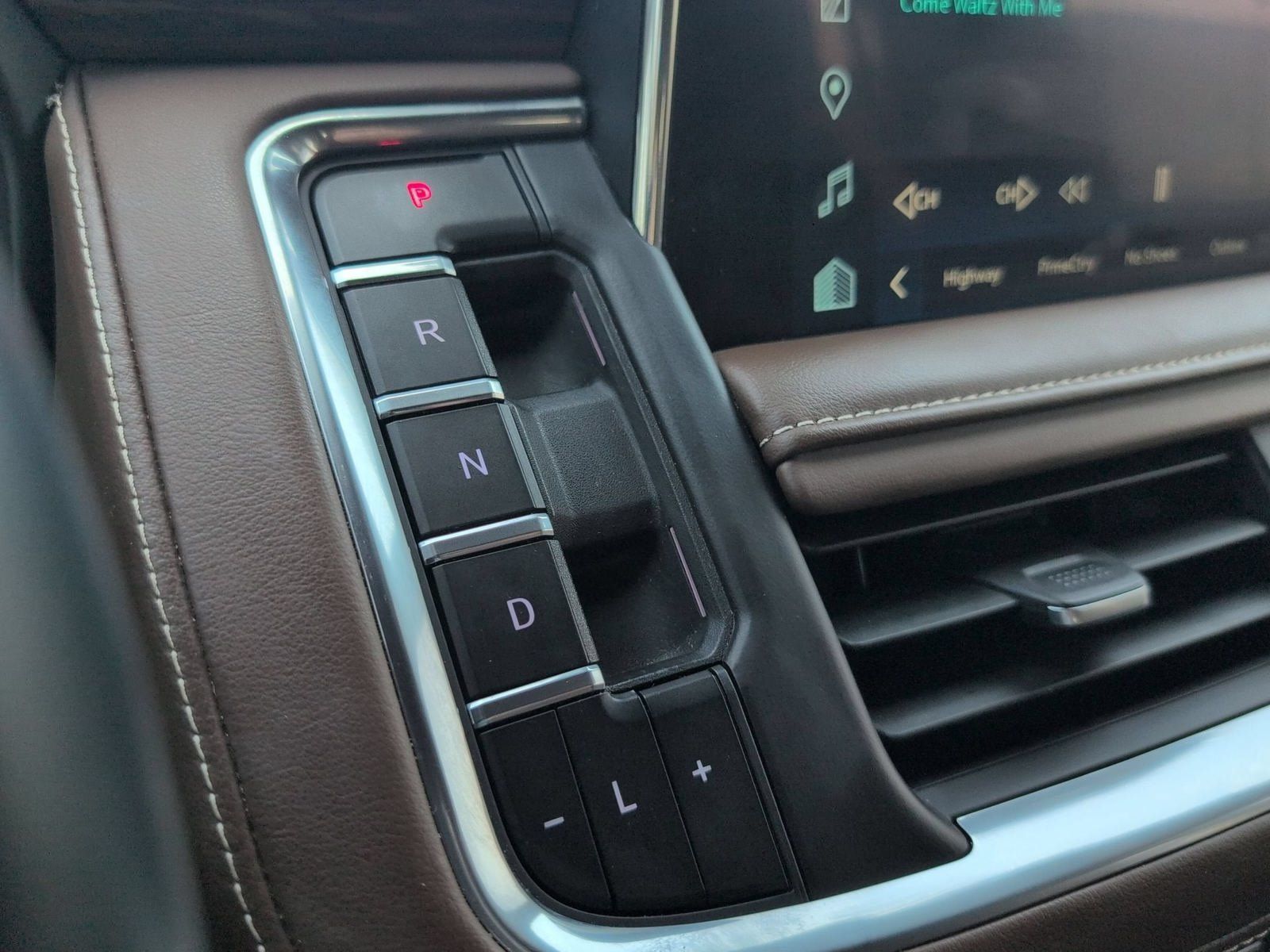 Used 2024 Chevrolet Suburban High Country AWD/4WD image 22