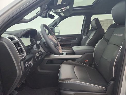 New 2026 RAM 2500 Laramie AWD/4WD image 10