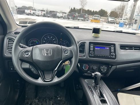 Used 2018 Honda HR-V LX image 10