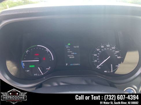 Used 2021 Toyota Sienna XLE FWD image 28