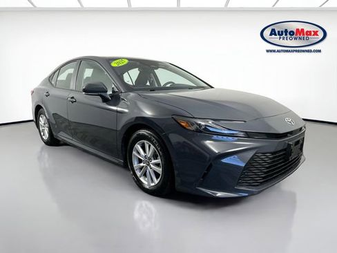 Used 2025 Toyota Camry LE image 1