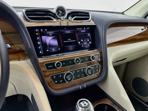 Used 2023 Bentley Bentayga Extended Wheelbase AWD/4WD image 15