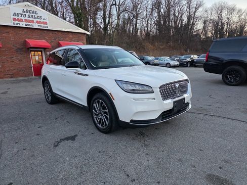 Used 2020 Lincoln Corsair Standard AWD w/ Equipment Group 101A image 3