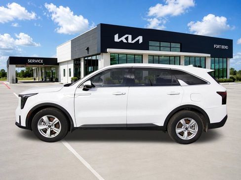 Certified 2026 Kia Sorento LX FWD image 8
