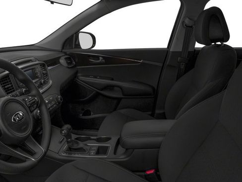Used 2018 Kia Sorento LX image 12