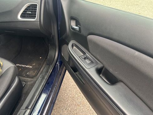 Used 2013 Dodge Avenger SE image 16